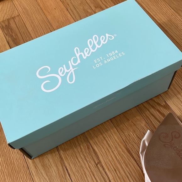 Seychelles Ivory Satin Bow Kitten Heels - Picture 7 of 9